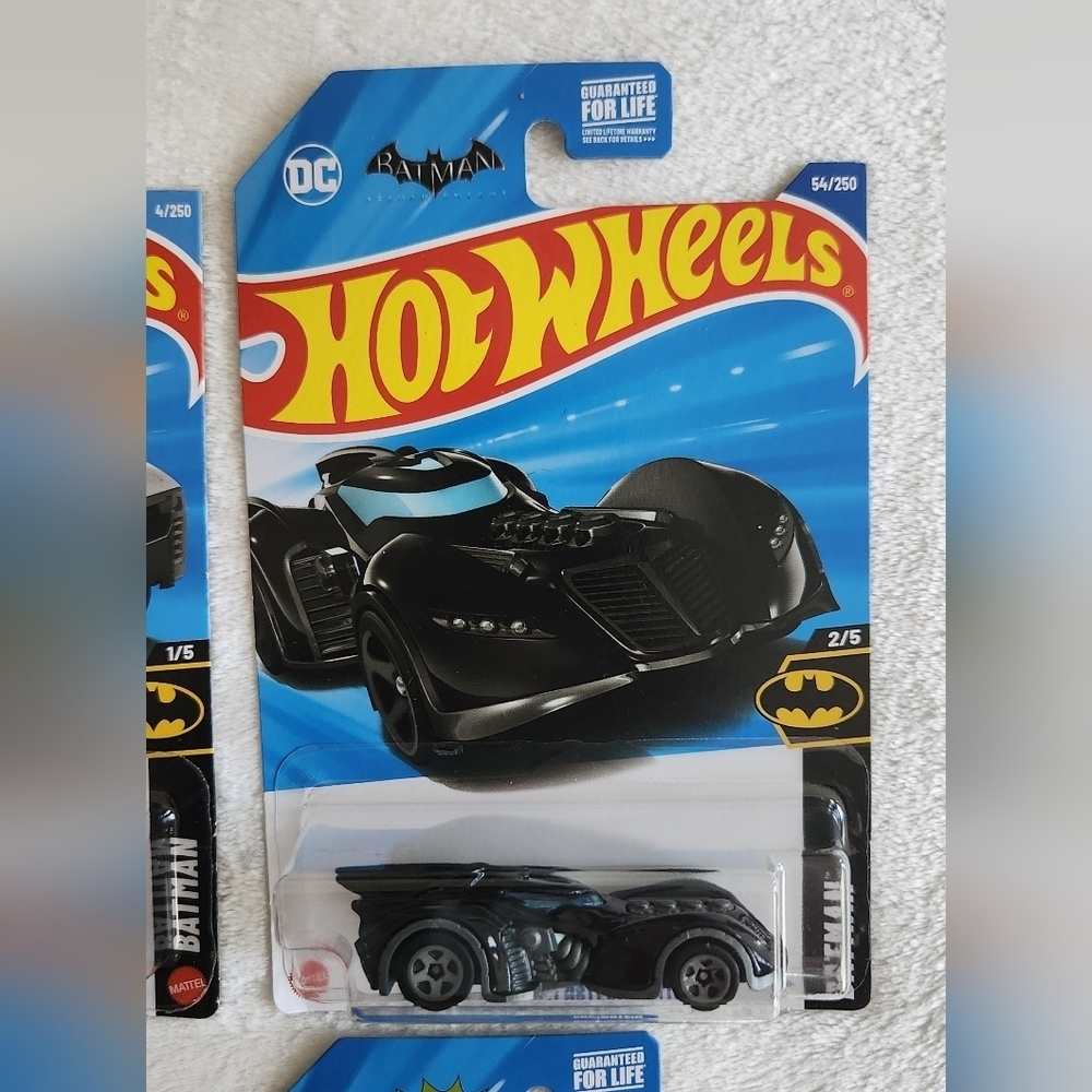 ๐ฆ๐Hot Wheels Batman Batmobile Set โ 4 Cars โ TV & Movie Versions โ NWT - Picture 4 of 16